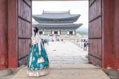Your Personal Seoul Photographer! - Where you meet and how the timing feels (Anguk Station to Palace to Hanok)