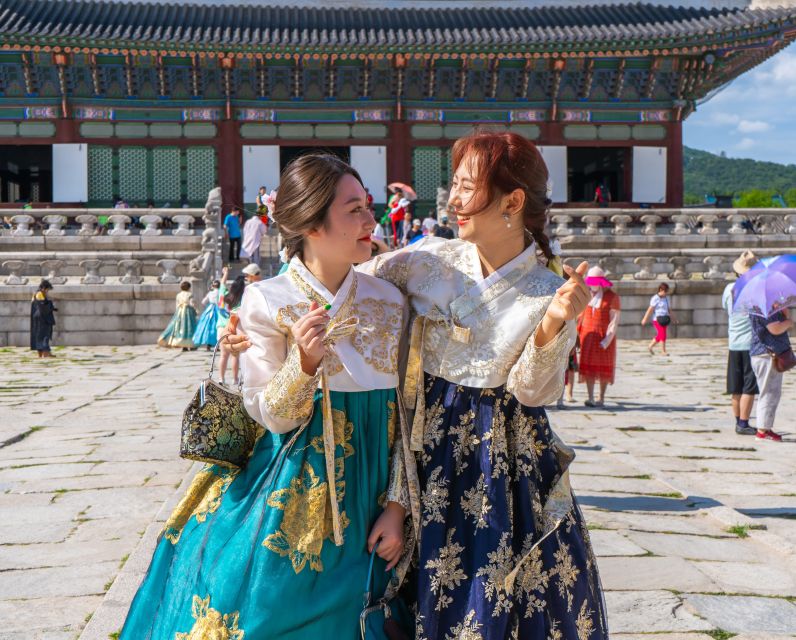 Your Personal Seoul Photographer! - How the posing guidance keeps your photos natural