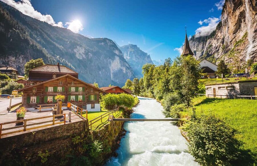 Zurich: Day Trip to Grindelwald & Interlaken with Photoshoot - Iseltwald and the Crash Landing on You pier: what to look for