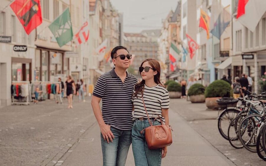 Zurich: Professional Photoshoot at the Best Spots - Old Town Streets: Historic Backdrops Without the Crowds of Confusion